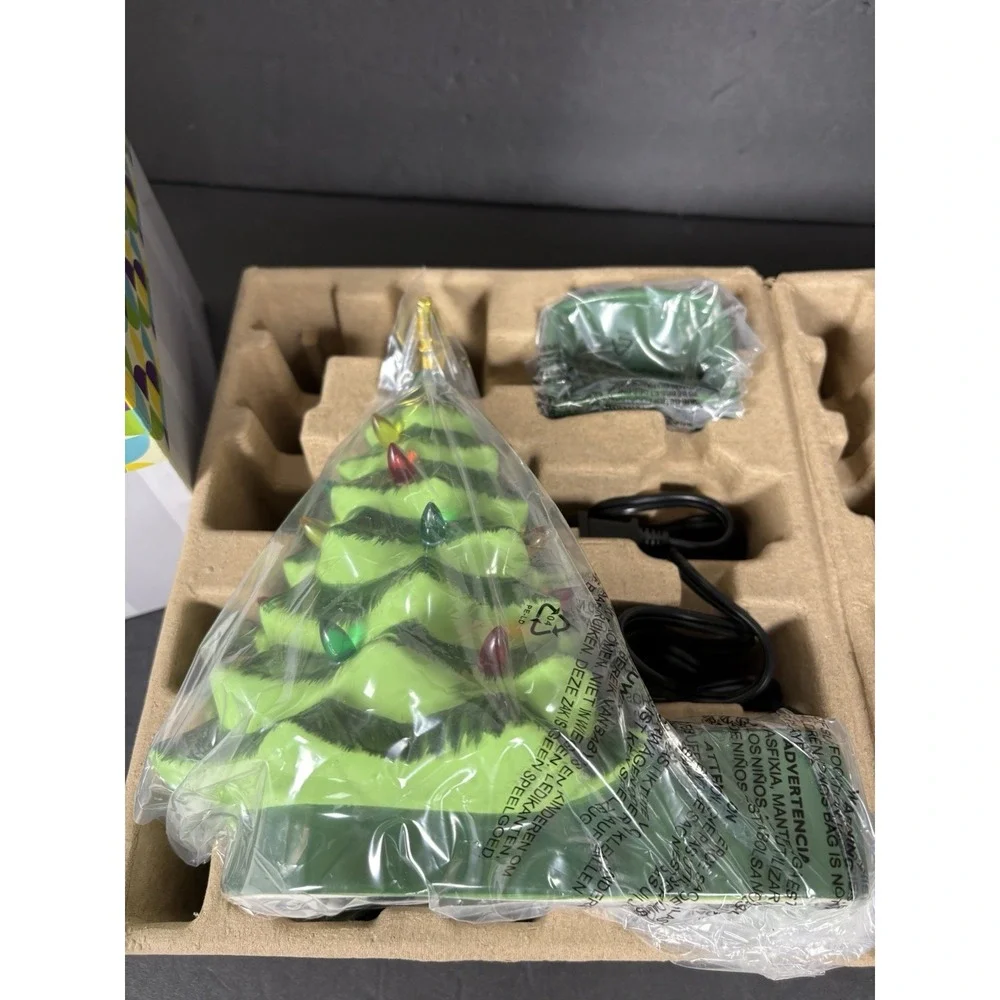Scentsy Merry Little Christmas Tree Wax Warmer NIB Ceramic Holiday 2023 Green